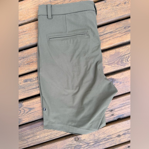 LULULEMON Commission classic fit shorts mens size 36 - Picture 9 of 10